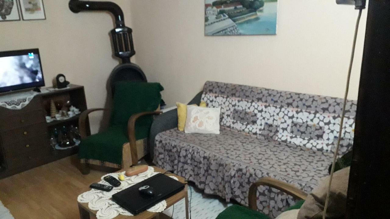 Guest House Jevtovic Sremski Karlovci Esterno foto