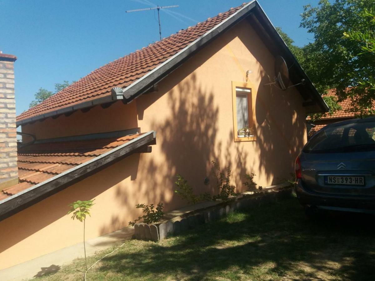Guest House Jevtovic Sremski Karlovci Esterno foto